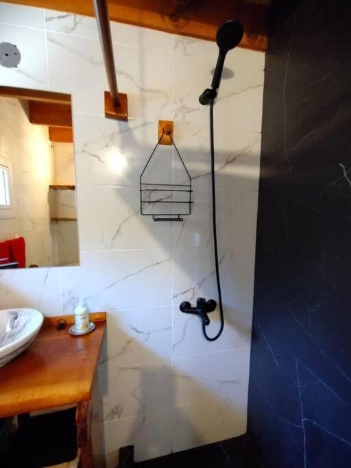 Cabana La Marilena, Para 2 Huespedes Con Desayuno El Calafate Eksteriør bilde